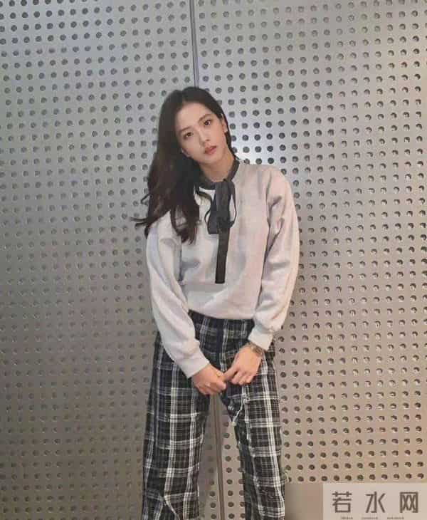 全球最美丽女性的时尚攻略：金智秀的三套完美穿搭！