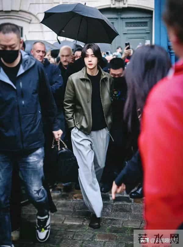 纽约时尚圈的“王炸”？王一博凭什么霸屏热搜？