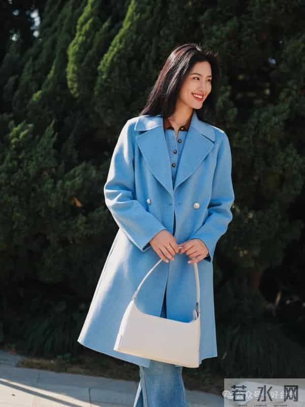 这是见过最好看的大衣搭配之一，简约大气，谁见都夸年轻