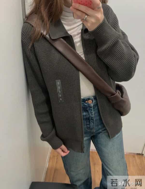 优衣库这波赢麻了！灰绿开衫直接撞脸Lemaire？