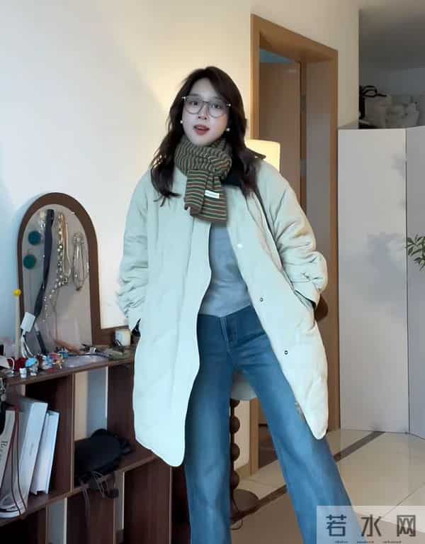 羽绒服+牛仔裤，极简里的真高级