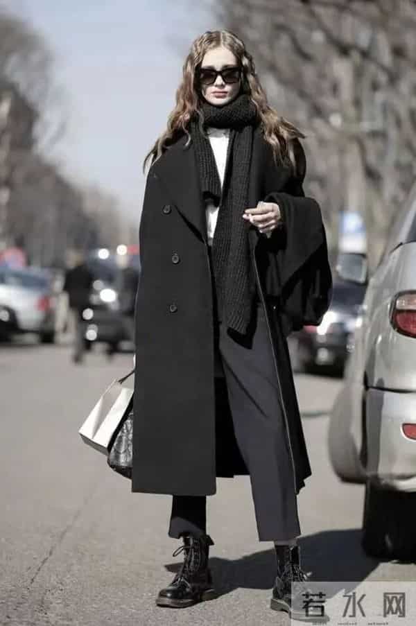 黑靴子太优秀了，冬天配这条裤子超好看