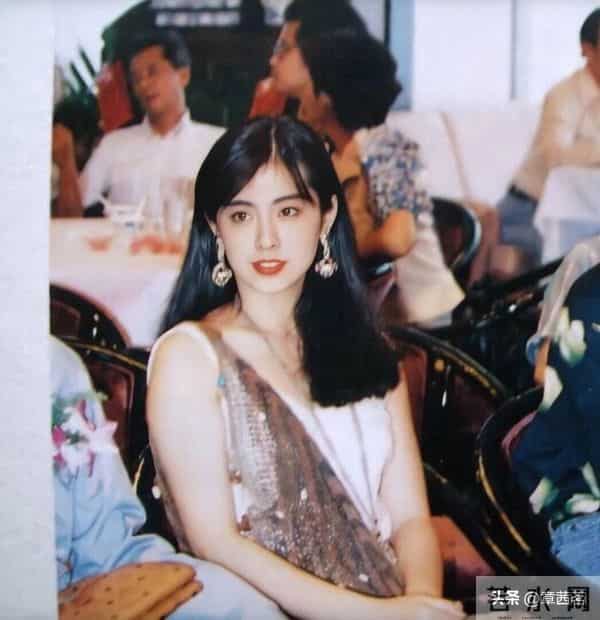 戴耳环的女神王祖贤(一)