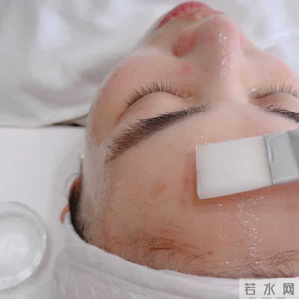 从平替到刺客，可复美一年涨158元，敏感肌的钱真好赚？