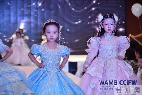 2025长春国际时装周 “落音”品牌年度首秀演绎冰雪风尚