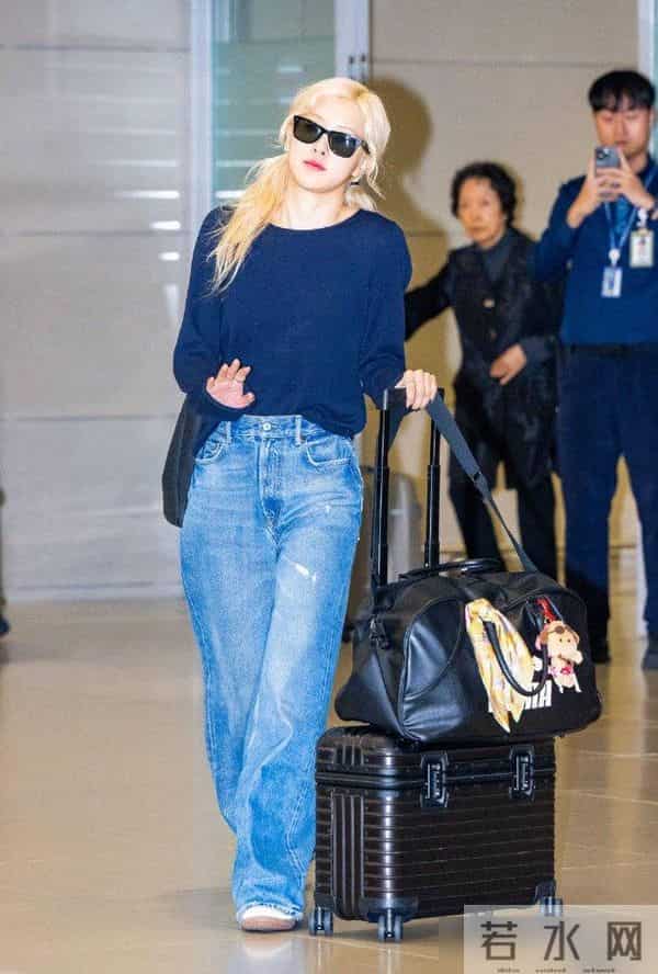 宋妍霏与朴彩英的松弛感穿搭真吸睛！优雅又随性！