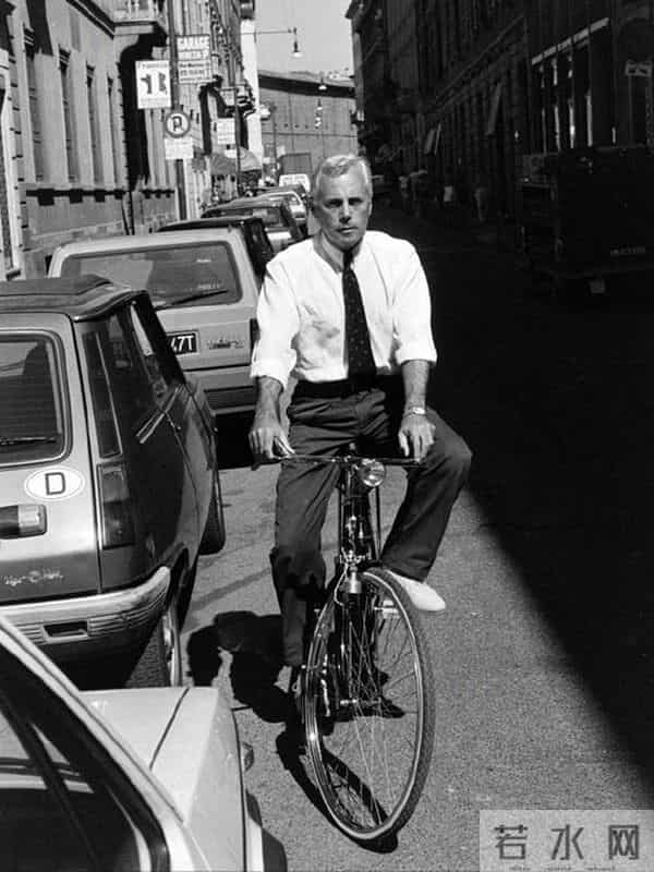 从工厂到全球：阿玛尼的时尚逆袭，意大利的骄傲！