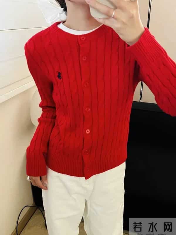 冬天穿“红色毛衣”明亮又有存在感，越看越上头！