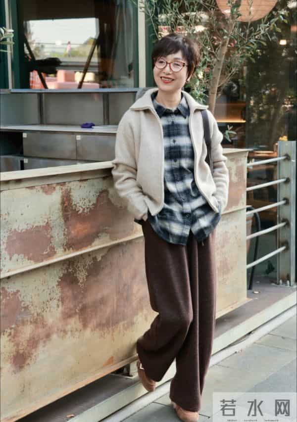 这是我见过最有气质的奶奶：63岁个子不高却端庄，穿衣优雅又贵气