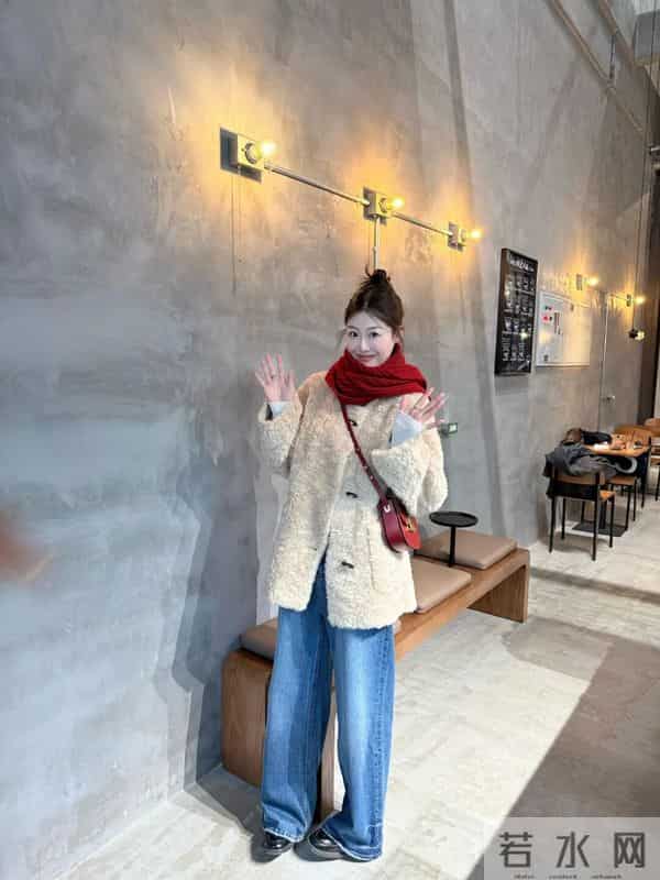 比大衣保暖，比羽绒服好看！毛毛外套怎么选怎么搭？