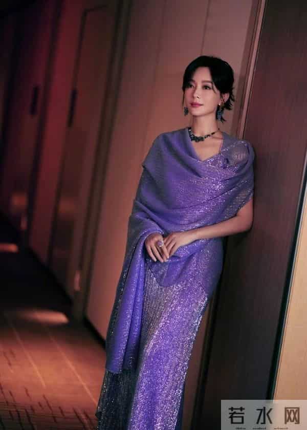 陈数与爱同行！穿搭紫色鸢尾花长裙出席公益活动，传递爱与吉祥