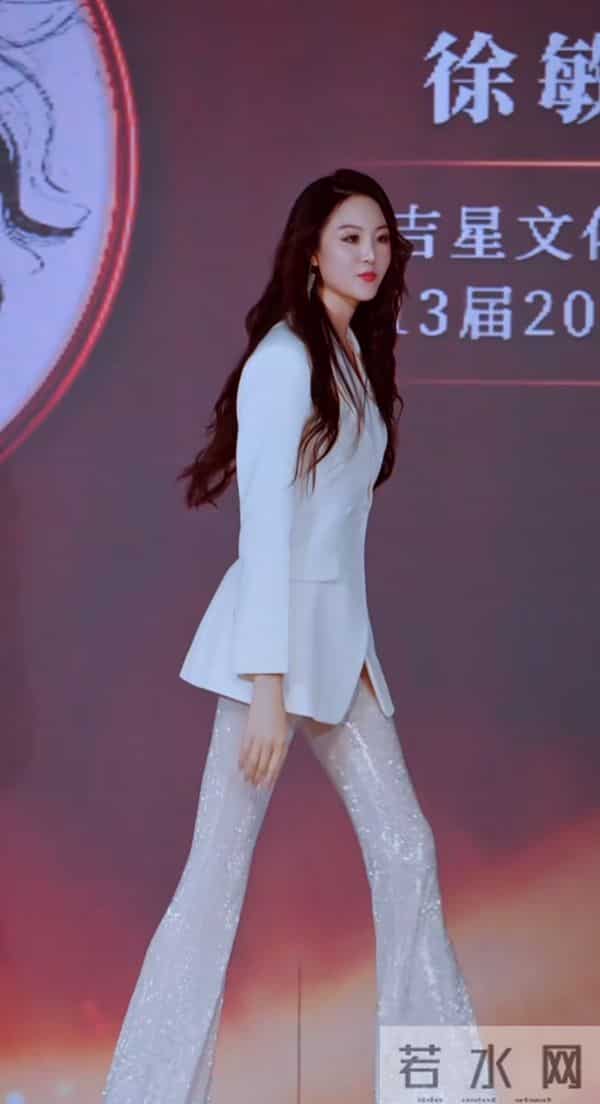 徐敏小姐姐这裤子一般人压根驾驭不了，也就她能穿成女神范儿