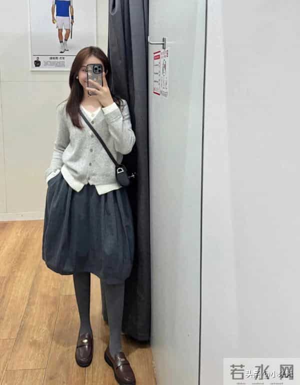 优衣库这灰裤袜一穿，直接把“贵气松弛感”焊身上了！