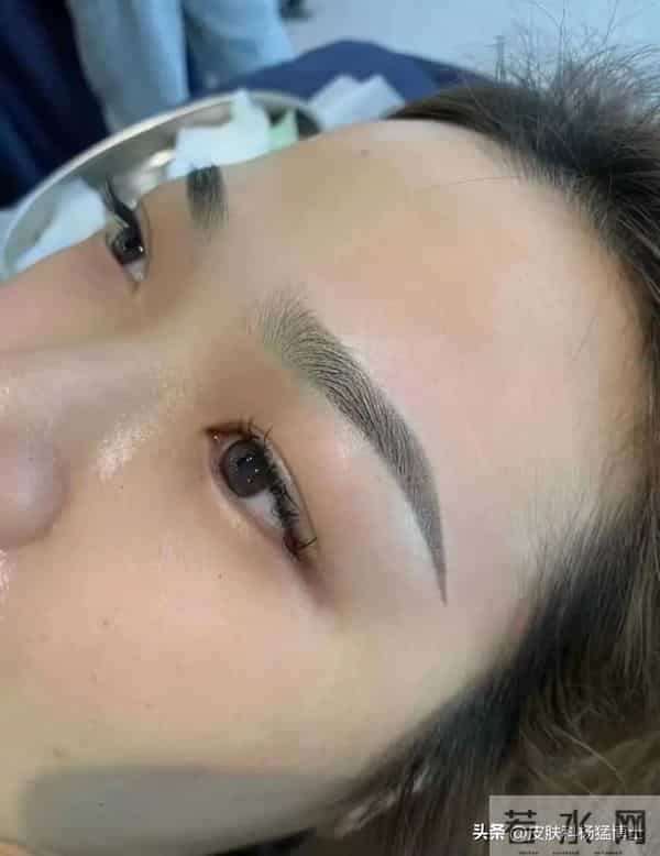 文眉师故意文丑眉强迫顾客升单获刑，纹眉背后的健康隐患：