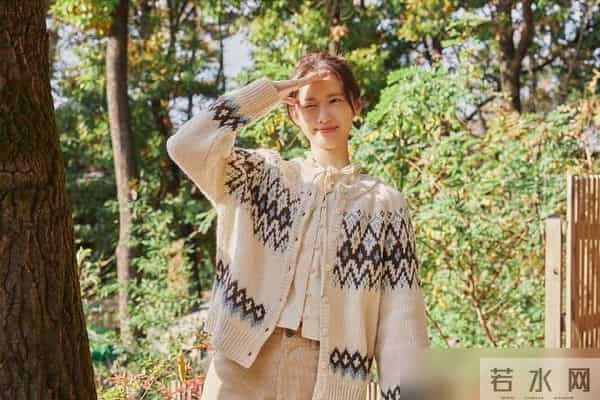 林允儿的穿搭灵感：让你在秋冬季节也能时尚满分！