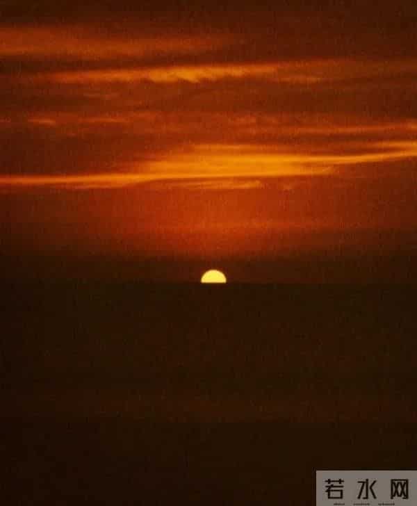 今年冬天最绝的配色：橙色+棕色，太明媚了！