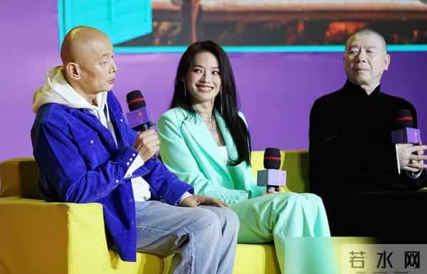 虞书欣和舒淇惊艳亮相《非诚勿扰3》发布会，多巴胺穿搭成亮点