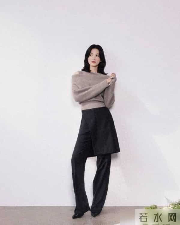 应对降温穿搭：宋慧乔的温暖和优雅，秋日的时尚哲学