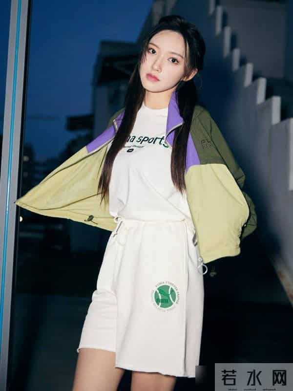 程潇穿出25岁女性时尚新潮流！混搭运动风穿搭，休闲舒适又实用