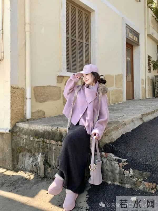 冬季穿搭“紫”定温柔｜浅灰紫大衣+松弛感半裙
