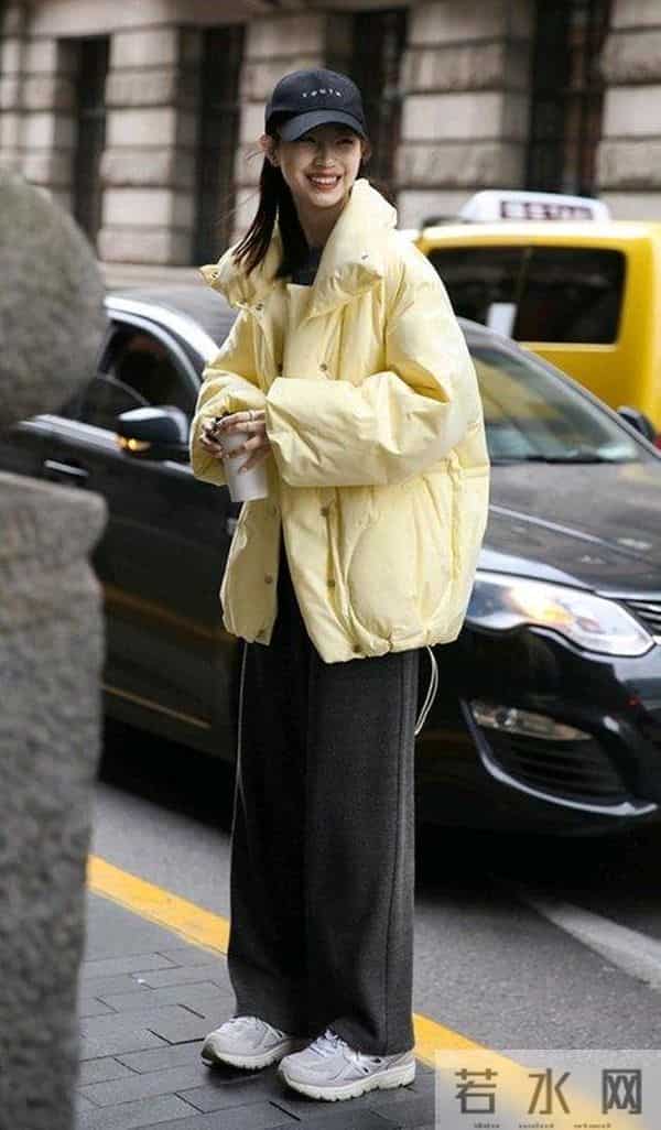 冬天穿羽绒服配什么裤子最好看？这4条保暖显瘦，出街高级