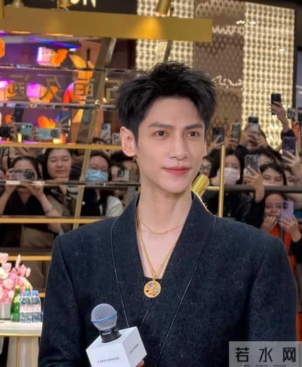 罗云熙空降杭州状态不佳！脸颊凹陷瘦成皮包骨，笑容诡异引热议