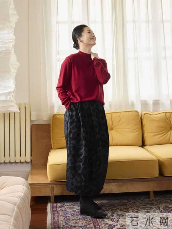 这才是60+女人的打扮，不浮夸不装嫩，以简约的装扮穿出优雅气质