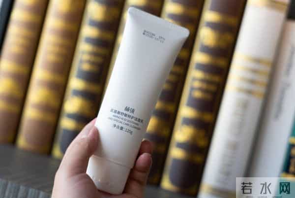 表面清洁没效果？赫徕洗面奶测评：深入肌底净化毒素+抗衰养肤