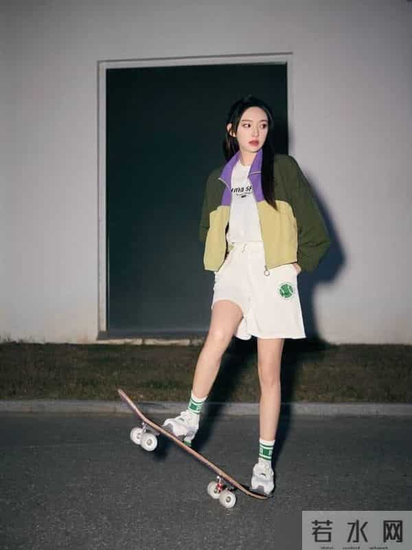 程潇穿出25岁女性时尚新潮流！混搭运动风穿搭，休闲舒适又实用