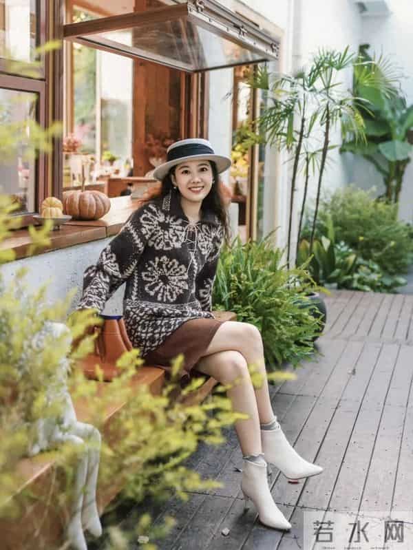 大毛衣+半裙+短靴，时髦又好看的秋冬松弛感穿搭