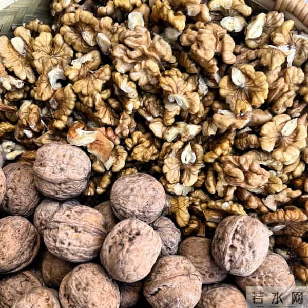 染发致癌还伤发！中年白发就吃它，每天10分钟，发根慢慢变黑