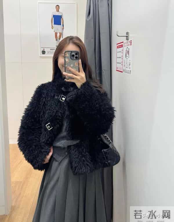 优衣库这条百褶裙，是把“四季百搭”焊在身上了吧！