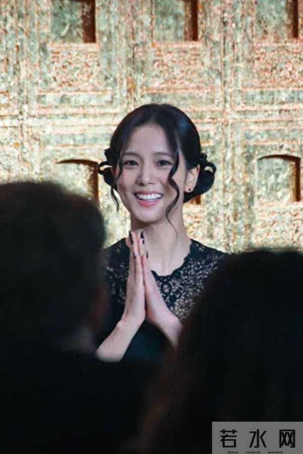 全球最美丽女性的时尚攻略：金智秀的三套完美穿搭！