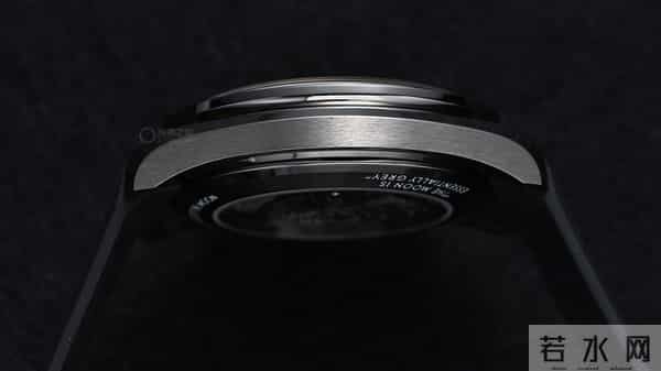 欧米茄超霸“月之暗面”，为什么我最爱这只灰陶瓷？