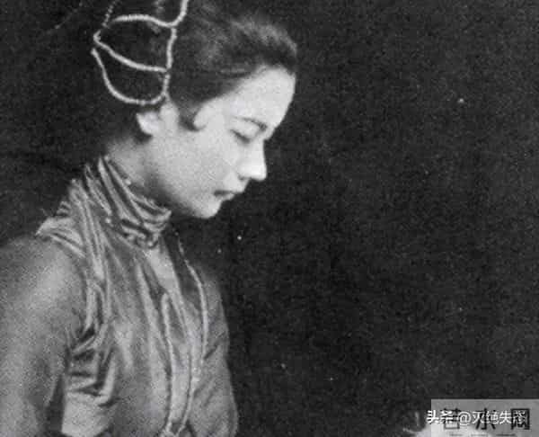 她是上海首席名媛，和戏子私奔生下6个孩子，如今个个是她骄傲