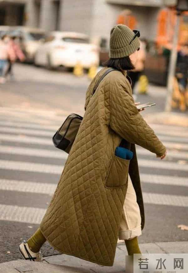 立冬后才发现：今年不流行羽绒服了，满大街都在穿“奶奶棉衣”