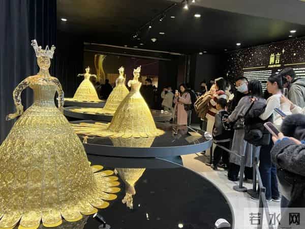 遭老祖宗的“金铺盖”闪到了，在全球首站全国唯一的成都重磅大展上