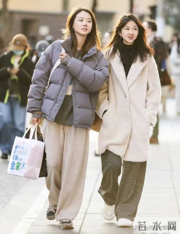 穿羽绒服，裤子该选“小脚”还是“阔腿”？看杭州、上海街拍就懂