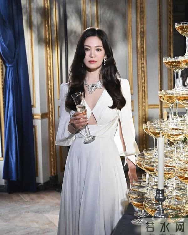 改变自己的穿搭风格,释放多种魅力!