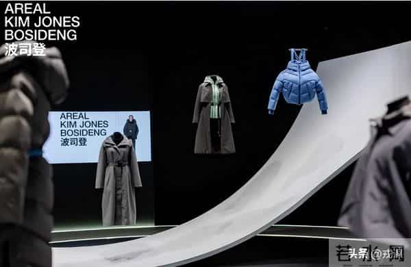 300元买不到真绒？羽绒服分层大战：贵价拼牌面，平价拼性价比！