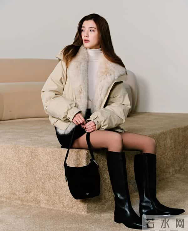 吴千语的秋冬衣橱，怕是藏着本「老钱风隐形法典」。