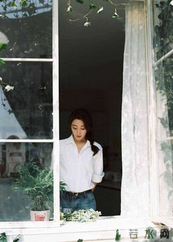 殷桃生活写真曝光！把法式优雅演绎出中式味道，简约时尚透着高级