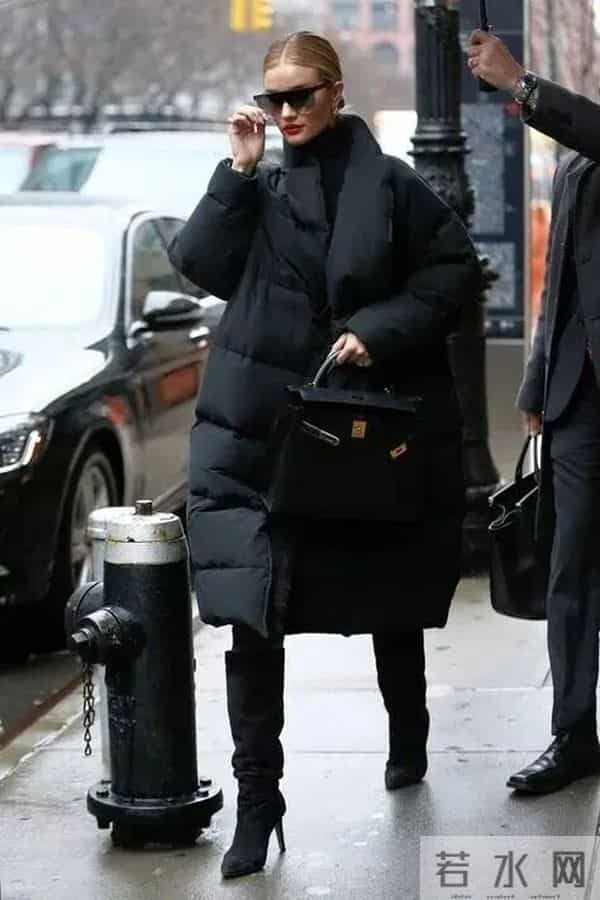 原来黑色羽绒服这么穿，就很好看！