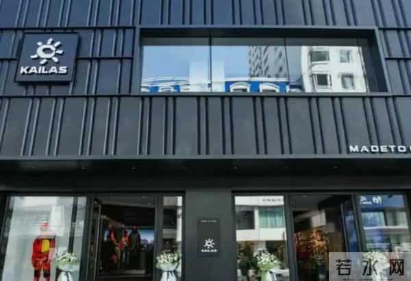 横空出世，从平替逆袭成中产新宠，老板一年竟卖40亿！评论区沦陷