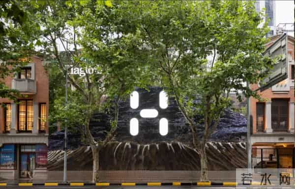 套现11亿后大转向！始祖鸟弃硬核染粉，国货围剿下还能狂赚？