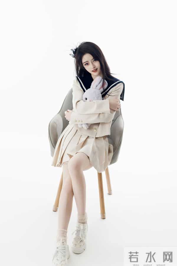 百褶裙+老爹鞋，这组学院风是甜妹的元气密码