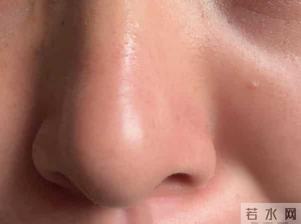 表面清洁没效果？赫徕洗面奶测评：深入肌底净化毒素+抗衰养肤