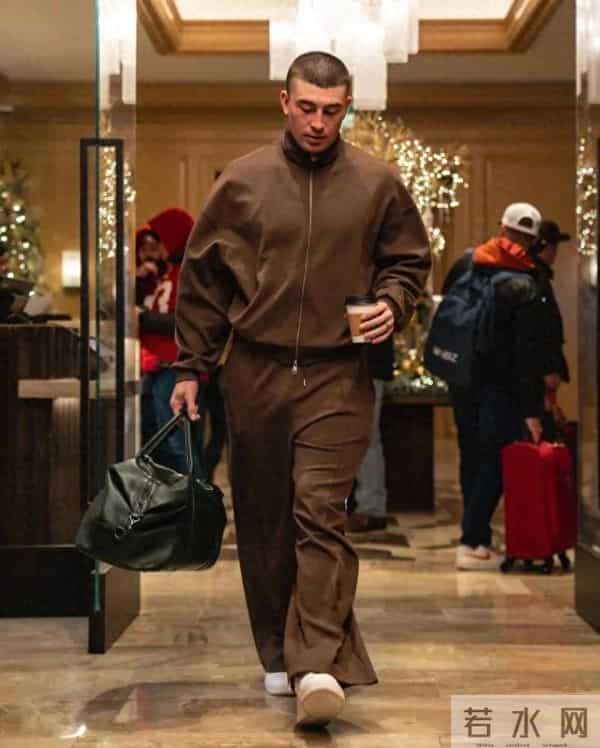 穿搭如何？凯尔特人社媒分享球员穿搭照片