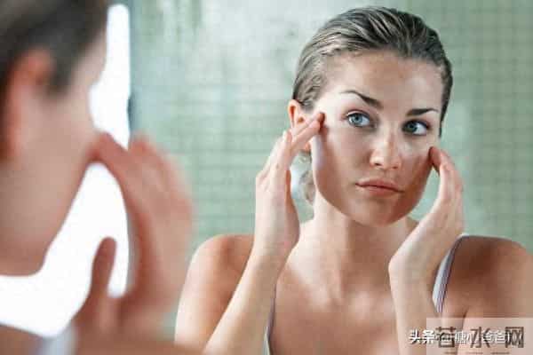 皮肤暗黄、干燥还长痘？8 种对女性皮肤好的食物清单列表收好