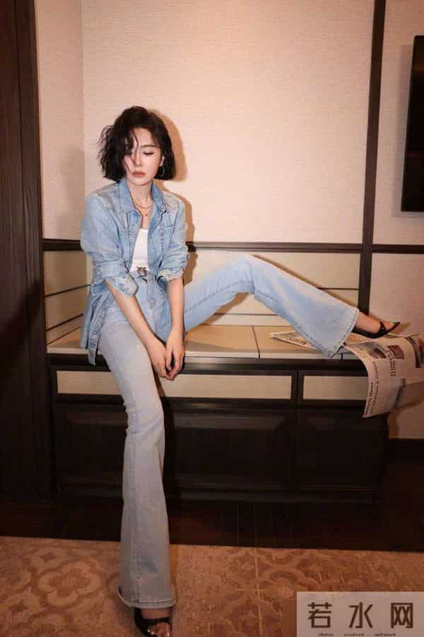 极简风穿搭的三个特点：简约、干净、利落的设计，休闲舒适又时尚